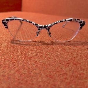 Paradox Collection cat eye frames